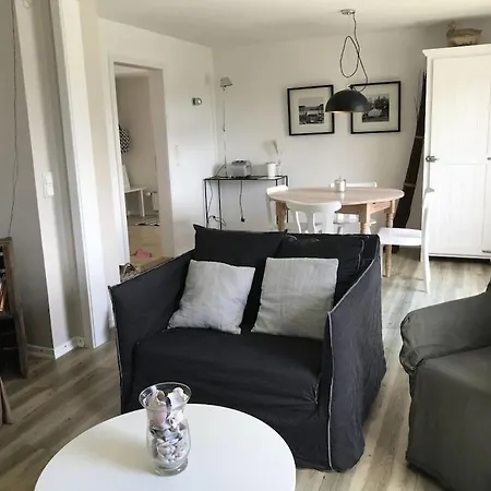 Semesterbostad House *