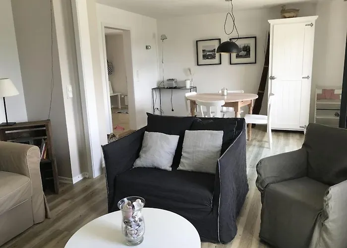 Semesterbostad House *